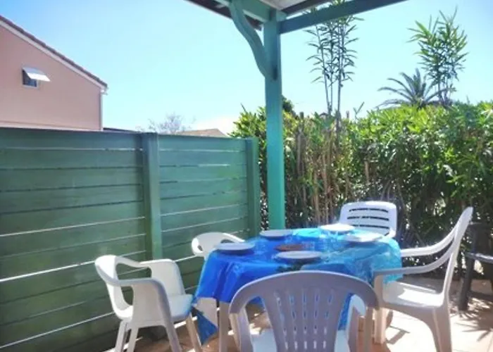 Charmante Maison Proche Avec Parking Prive Et Terrasse - Fr-1-387-84 *