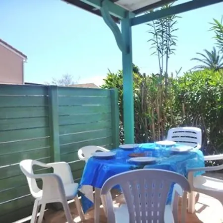 Charmante Maison Proche Avec Parking Prive Et Terrasse - Fr-1-387-84 *